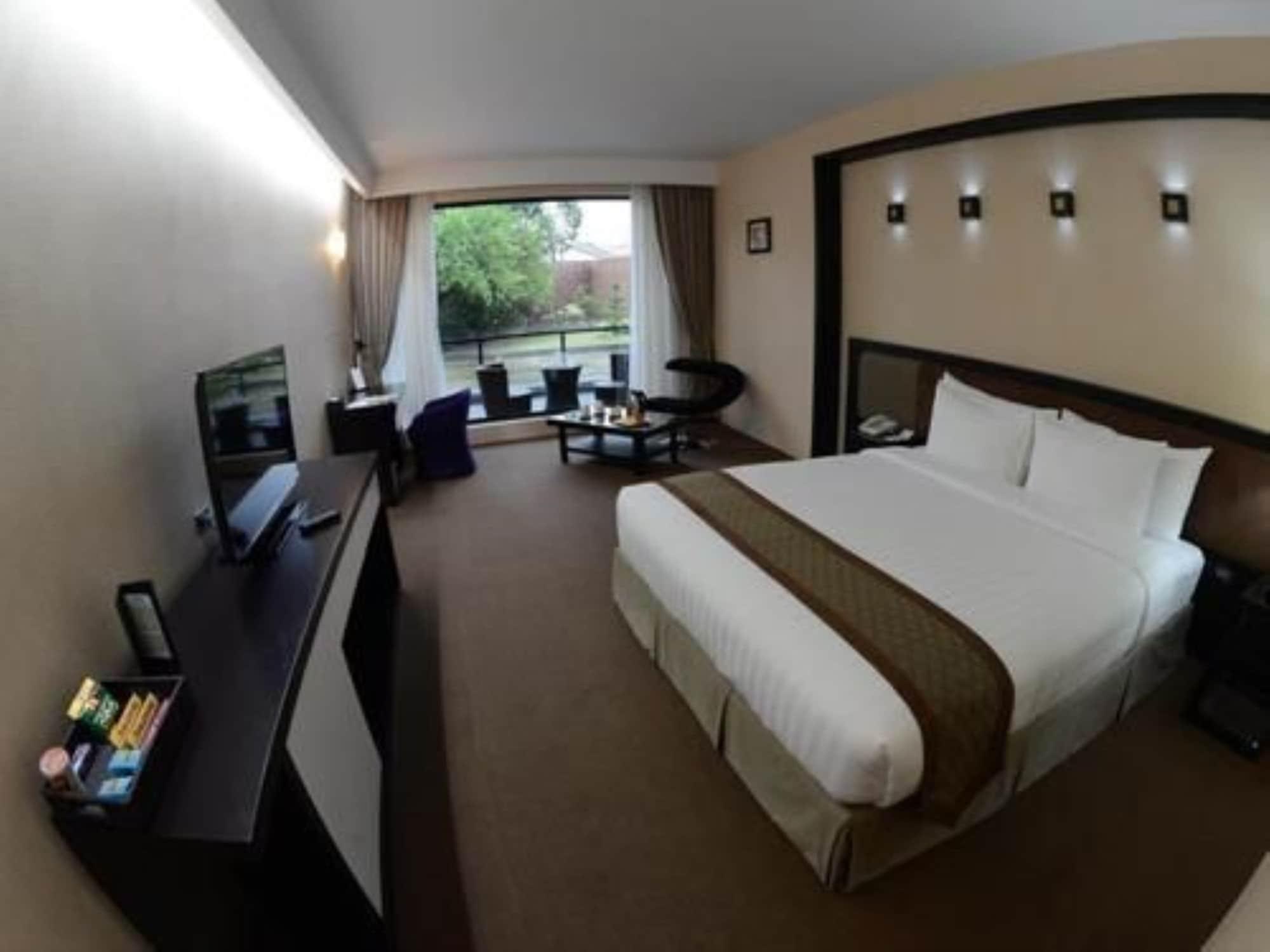 Avenue 64 Hotel Yangon Dış mekan fotoğraf