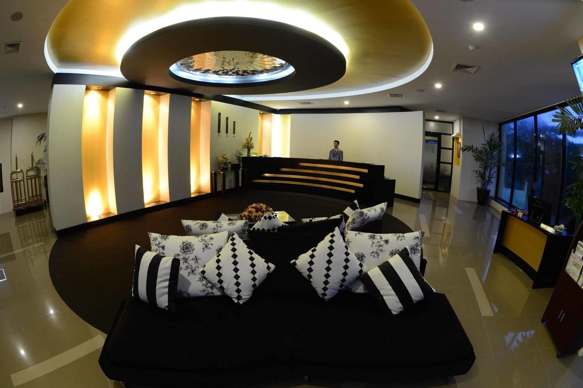 Avenue 64 Hotel Yangon Dış mekan fotoğraf