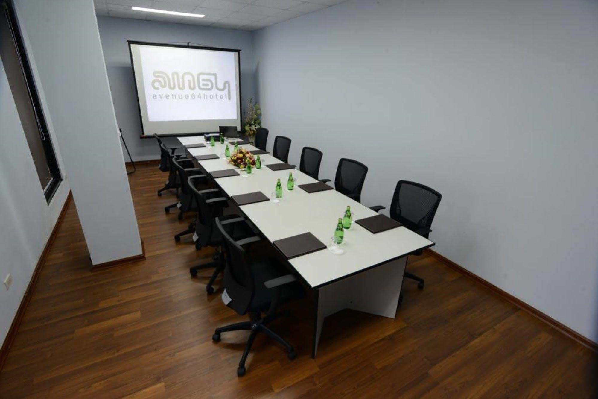 Avenue 64 Hotel Yangon Dış mekan fotoğraf
