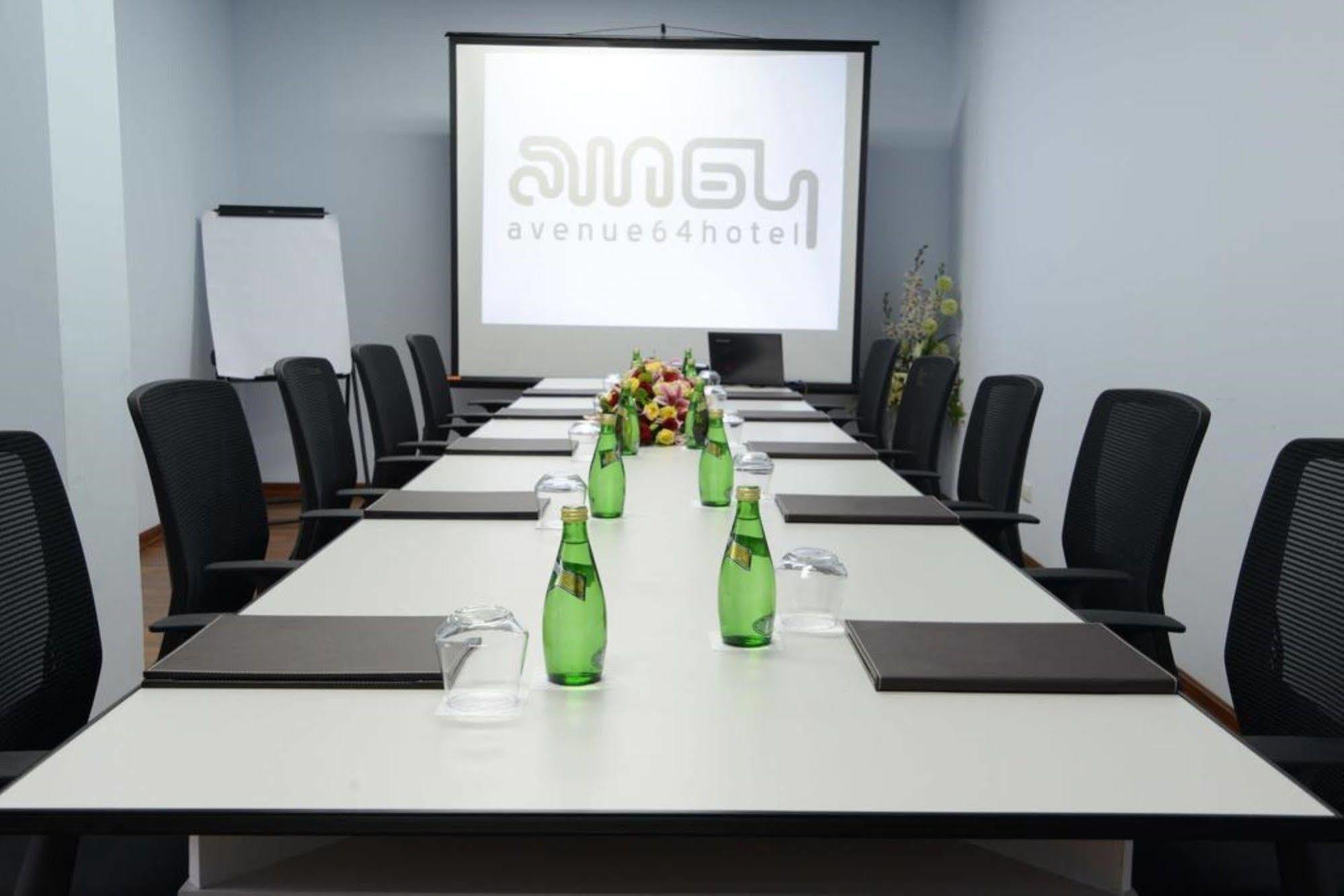 Avenue 64 Hotel Yangon Dış mekan fotoğraf
